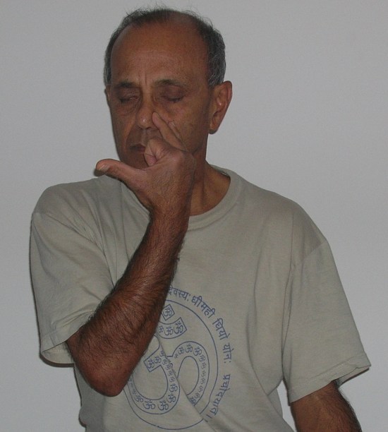 Chandrabhedi (Chandrabhedana) or Left Nostril Breathing : How to Do It, Benefits, Step by Step Instructions & Precautions